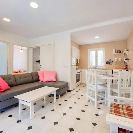 Vanessa & Ruth Cala En Porter (Menorca)