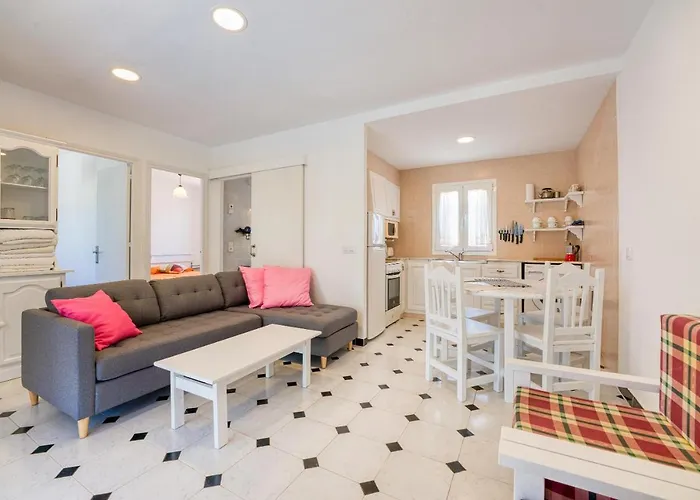 Vanessa & Ruth Cala En Porter (Menorca)