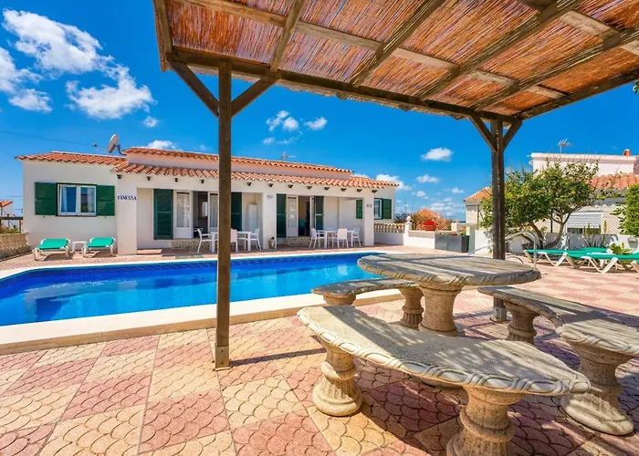 Vanessa & Ruth Cala En Porter (Menorca)