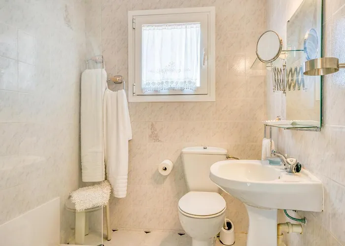 Vanessa & Ruth Nyaraló *